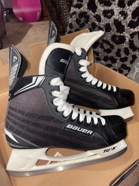 Bauer Nexus Pure Control Classic ice skates.